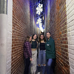 Meet your Posher, Elizabeth